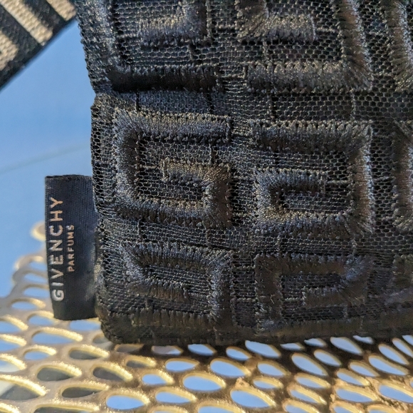 Givenchy pouch - Picture 9 of 11